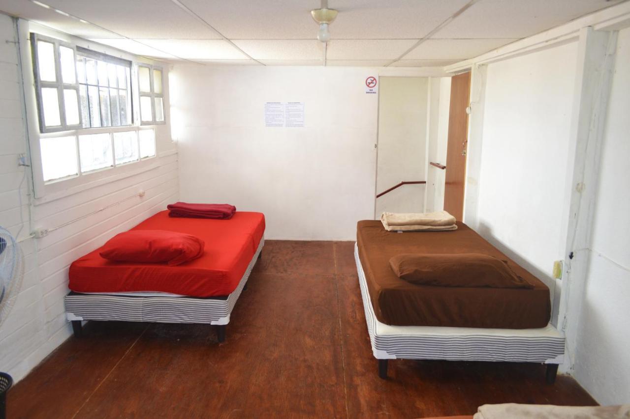 4 Grados Hostel Guatemala City Exterior photo